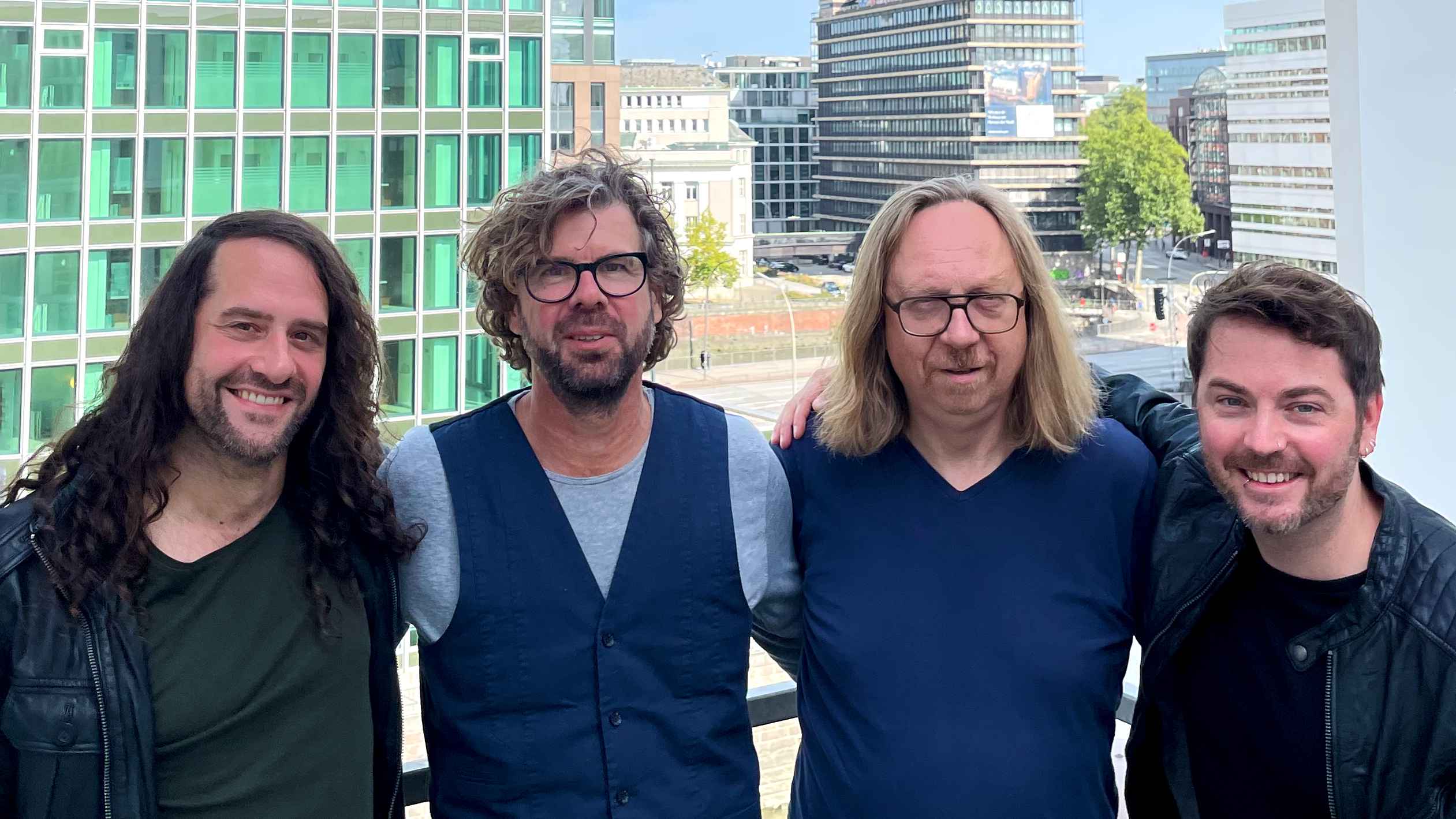 Zählen Audiodesign für Marken und den Sync-Bereich zu ihren Geschäftsfeldern (von links): Malik Aziz (Founder & Customer Relations), Oliver Kolb (Founder & MD Producer Management), Carol v...