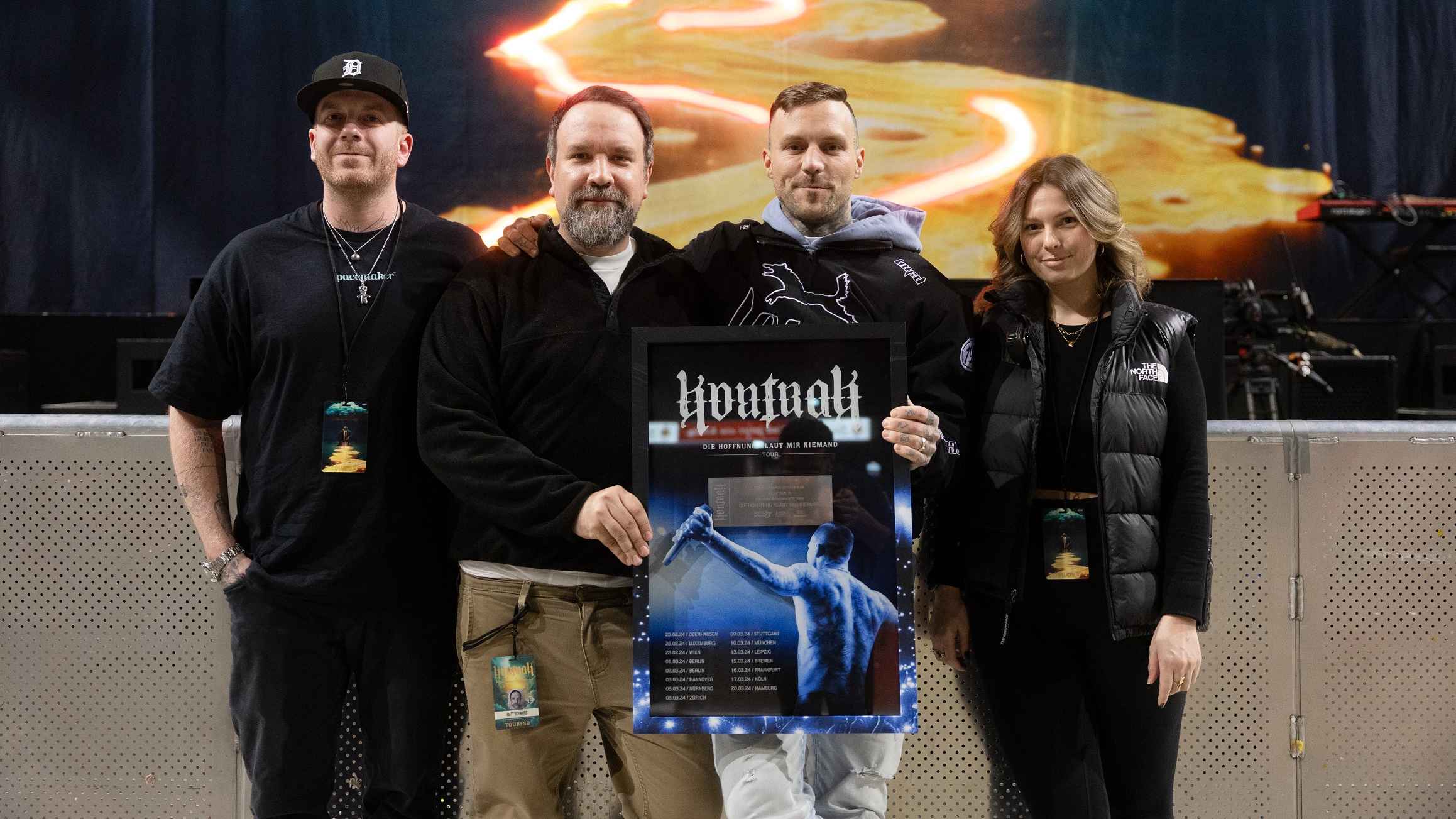 Bei der Verleihung in Oberhausen (von links): Dennis Jungfleisch, Matt Schwarz (beide DreamHaus), Kontra K und Selina Mersdorf (Letzte Wölfe/Kontra K).