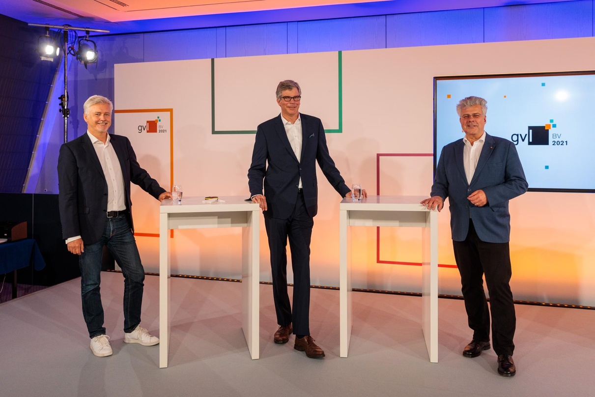 Luden zur Wahl (von links): die GVL-Geschäftsführer Guido Evers und Tilo Gerlach mit Wahlleiter Christian Höppner