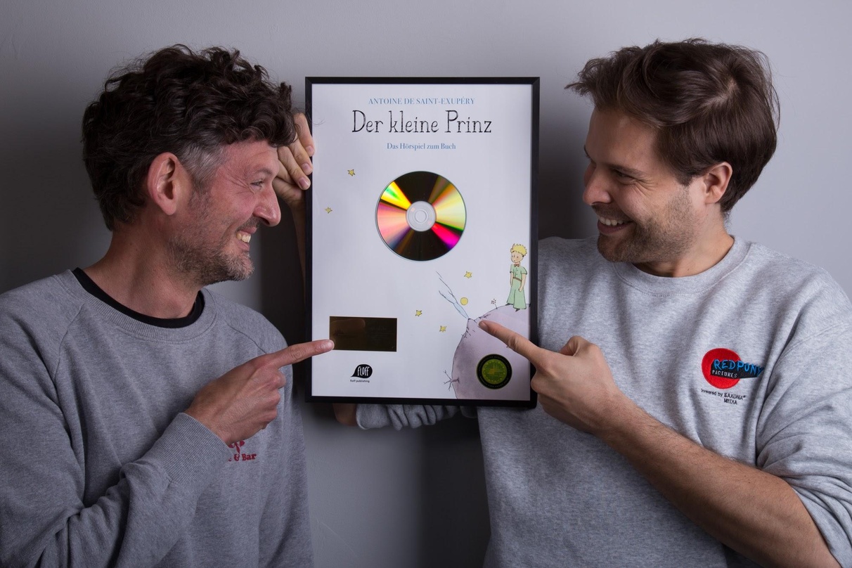 Vergoldet: Regisseur Florian Fickel (links) und Sprecher Nicolas Artajo