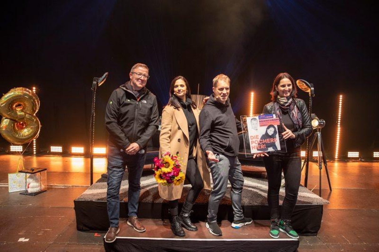 Zelebrierten eine ausverkaufte Show (von links): Christian Doll, Amira und Oliver Pocher sowie Verena Laich