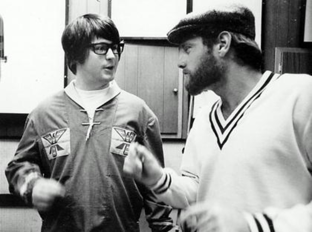 Wollen an ihre Zusammenarbeit von damals anknüpfen: Brian Wilson (l.) und Mike Love 1966
