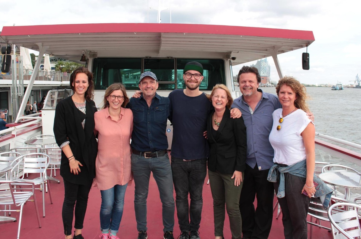 An Bord der MS Commodore (von links): Franziska Beckmann (Junior Label Manager Four Music), Sanela Janjos (Trademarketing Manager Sony Music Commercial Division), Stefan Marak (Senior Sale...