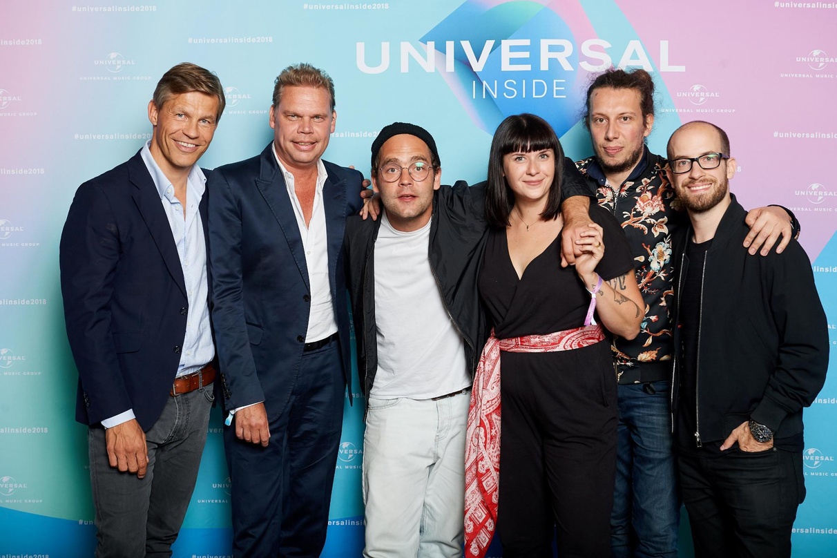Ziehen eine erfolgreiche Bilanz (von links): Frank Briegmann (President & CEO Central Europe Universal Music und Deutsche Grammophon), Tom Bohne (President Music Universal Music), Bosse, A...