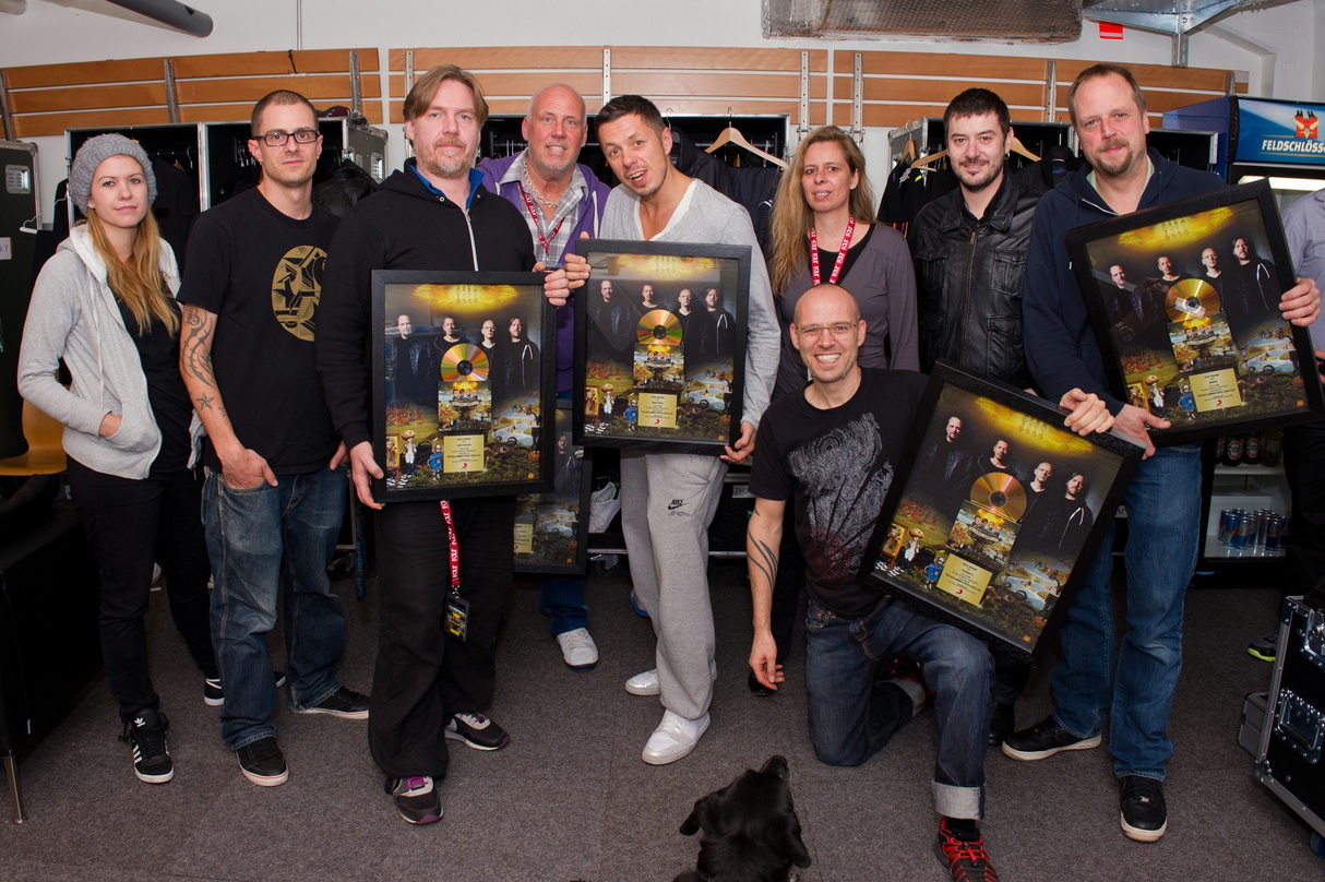 Feierten Edelmetallerfolg in Zürich: Sony Music und die Fantastischen Vier||Stimmten sich mit Edelmetall auf das Konzert ein (v.l.n.r.): Denise Vogel (Product Manager GSA Sony Music Schwei...