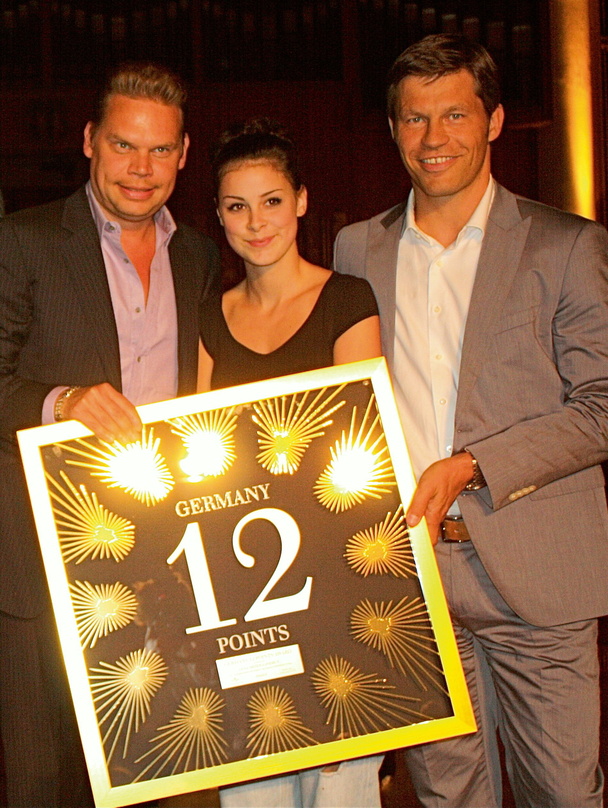 Im Team erfolgreich: Tom Bohne (l.), Lena und Frank Briegmann, hier bei der Universal-Vertriebstagung 2010