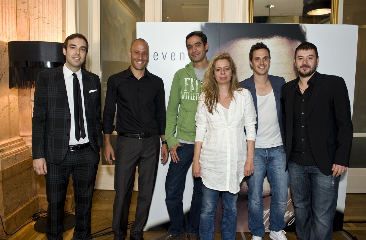 Neue Partner (v.l.n.r.): David Chaksad (Rechtlicher Berater Seven), Ilan Kriesi (redkey Management), Jeffrey Baumann (A&R Manager Sony Music Switzerland), Julie Born (General Manager Sony ...