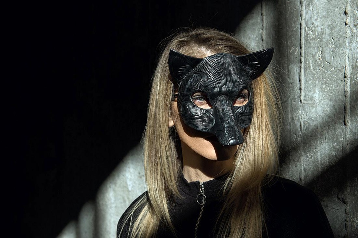 Nie ohne Maske: die Rapperin Antifuchs