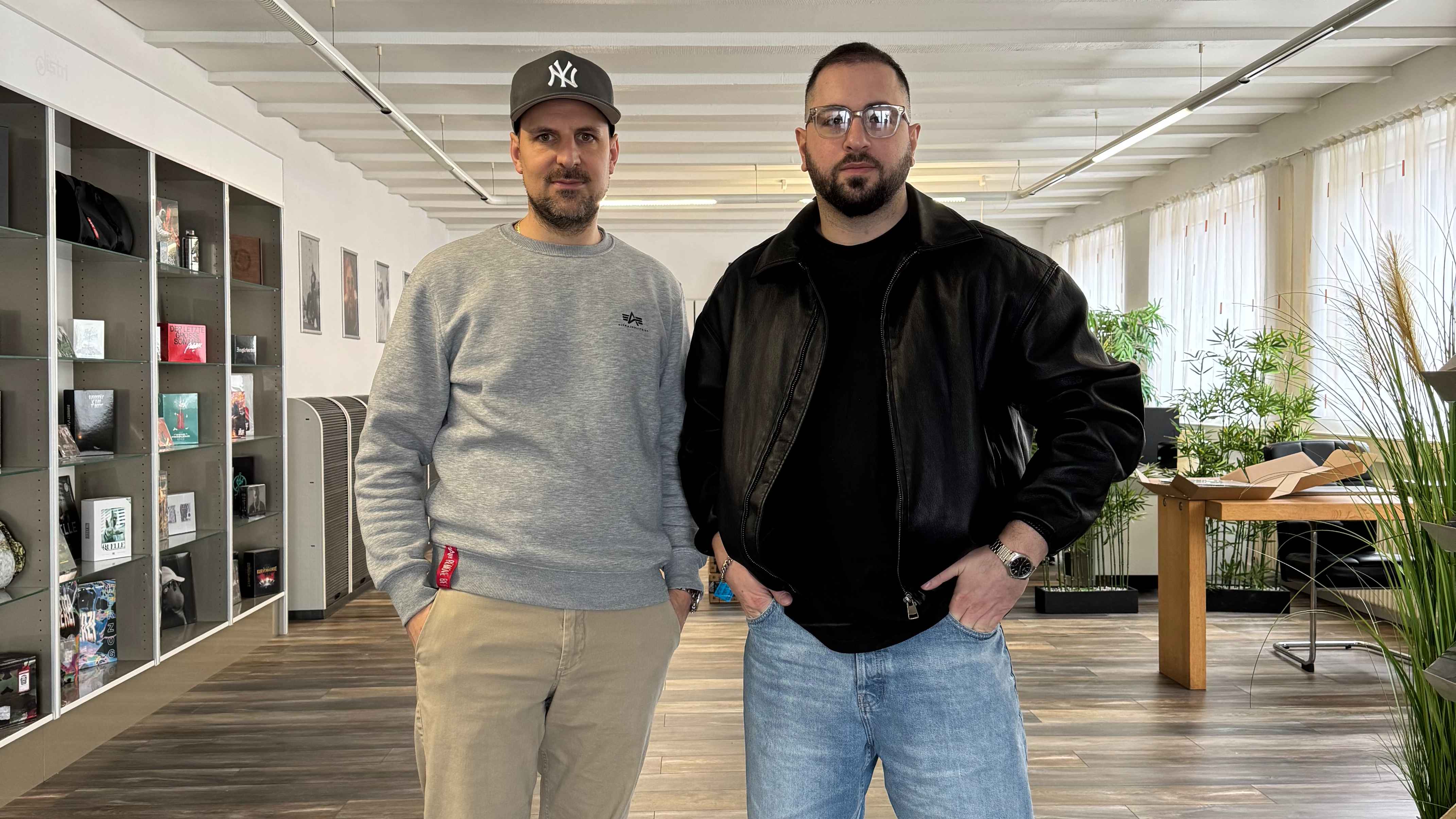 1b3f4e33 e6ce 406a a4bf 1d06dfc87a5b Machen gemeinsame Sache: Danijel Djukic (links) mit einem der neuen Signings, Timey.