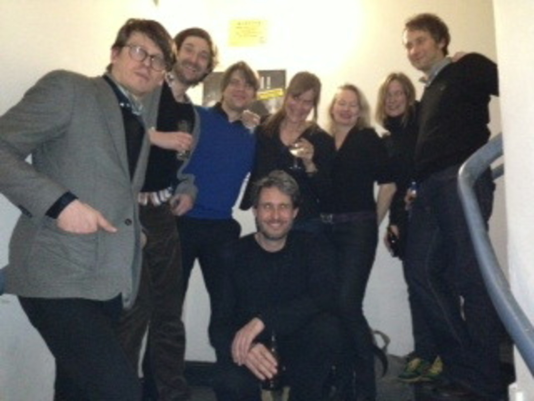 Kamen zur Vertragverlängerung ins Hamburger Thalia Theater (von links):Stephan Rath, Arne Zank, Jan Müller, Dirk von Lowtzow, Natascha Augustin, Yvonne Sill, Astrid Schaadt und Jan Clasen.