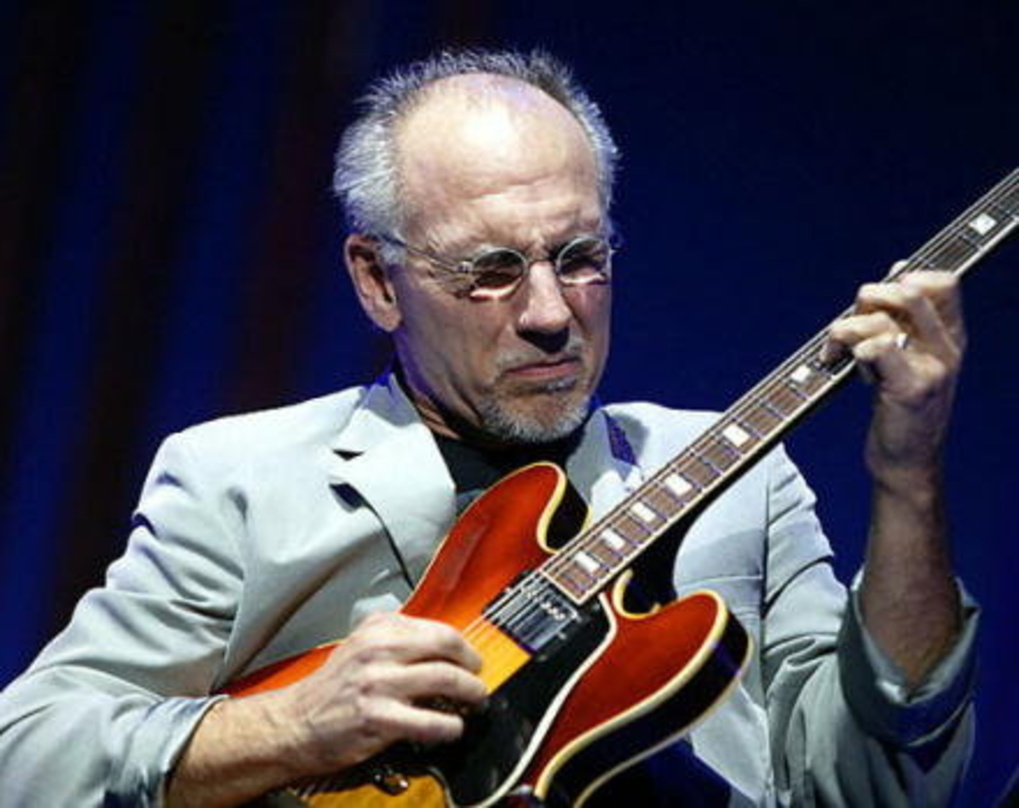 Tritt beim Jazz Sommer auf: Larry Carlton