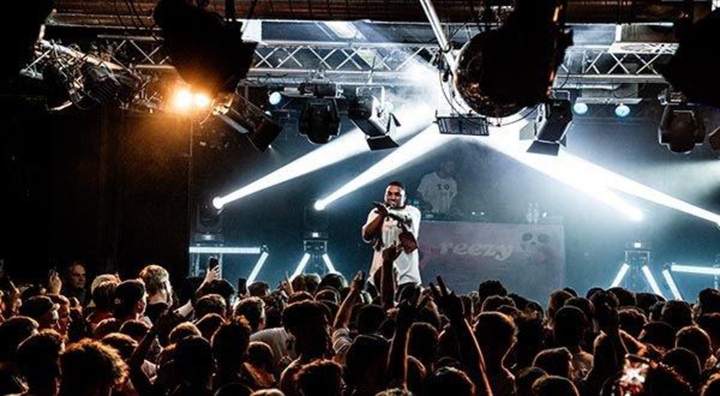 Kommt glänzend an: reezy live auf der Bühne