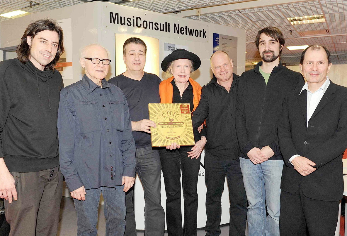Schreiben mit an der Sun-Geschichte (v.l.n.r.): Michael Schuster (CEO Cargo Records Germany), John Singleton (President Sun Entertainment), Jean Luc Young (CEO und Firmengründer Charly Rec...