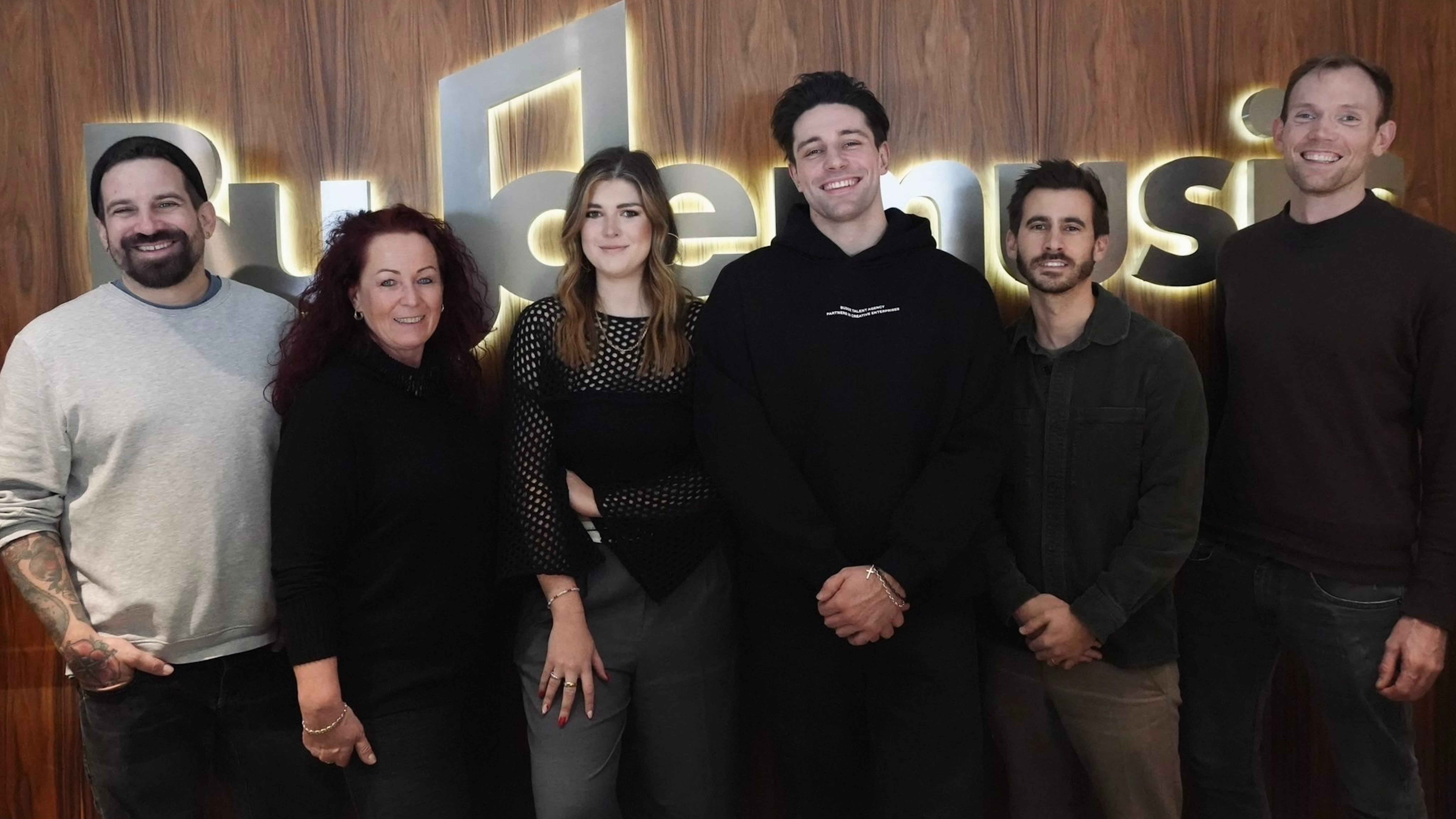 Kamen zusammen (von links): Jan-Simon Wolff (Head Of A&R Budde Music Publishing), Bettina Moncher (Management Alexander Eder), Isabelle Schaa (A&R Manager Budde Music Publishing), Alexande...