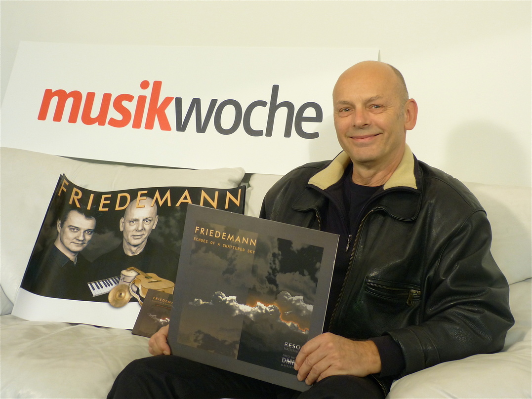 Hier auf der Couch, demnächst auf der Bühne: Gitarrist Friedemann