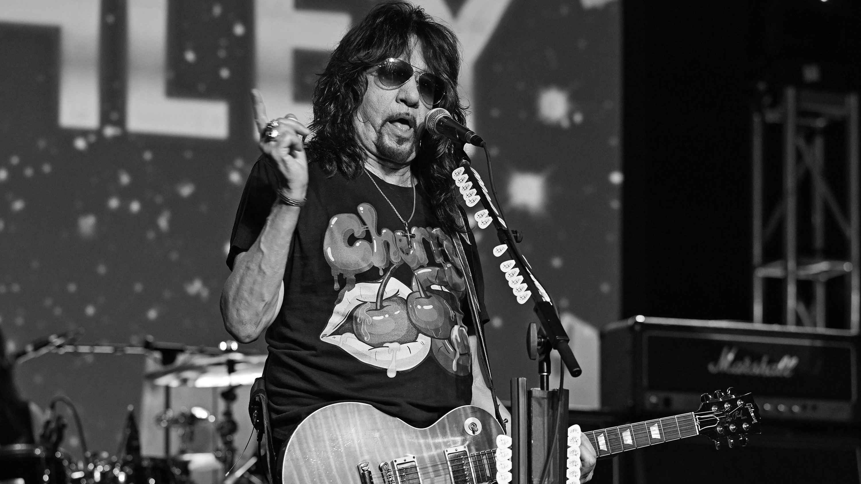 Verstorben: Ace Frehley, hier bei einem Konzert im Februar 2025.