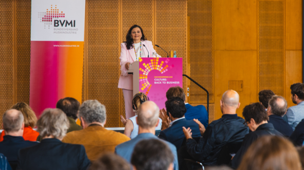 1ccf9bb9 2d7f 442d bacf 97ea04379bcf Bezeichnete im Rahmen der BVMI-Kulturkonferenz den "Austausch mit dem kreativen Innovationsmotor der deutschen Wirtschaft" als "ein Herzensanliegen": Gitta Connemann, Parlamentarische Staa...