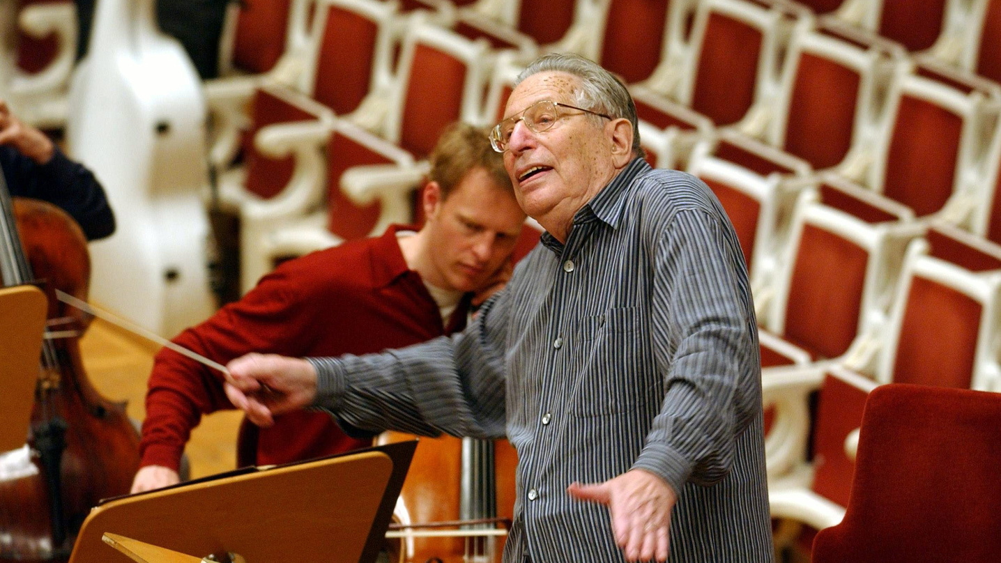 Prägte das Konzerthausorchester Berlin: Kurt Sanderling, hier bei Proben im Jahr 2002