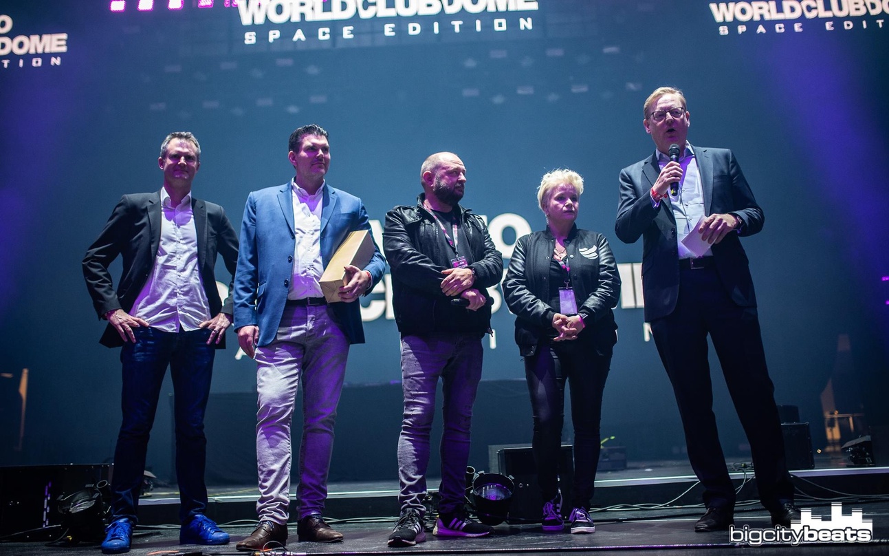Bei der Party (von links): Jan Vorderwülbecke (Programmchef You.FM und hr3), Michael Biwer (Bereichsleiter Musikmesse und Prolight & Sound), Bernd Breiter (CEO BigCityBeats), Carina Breite...