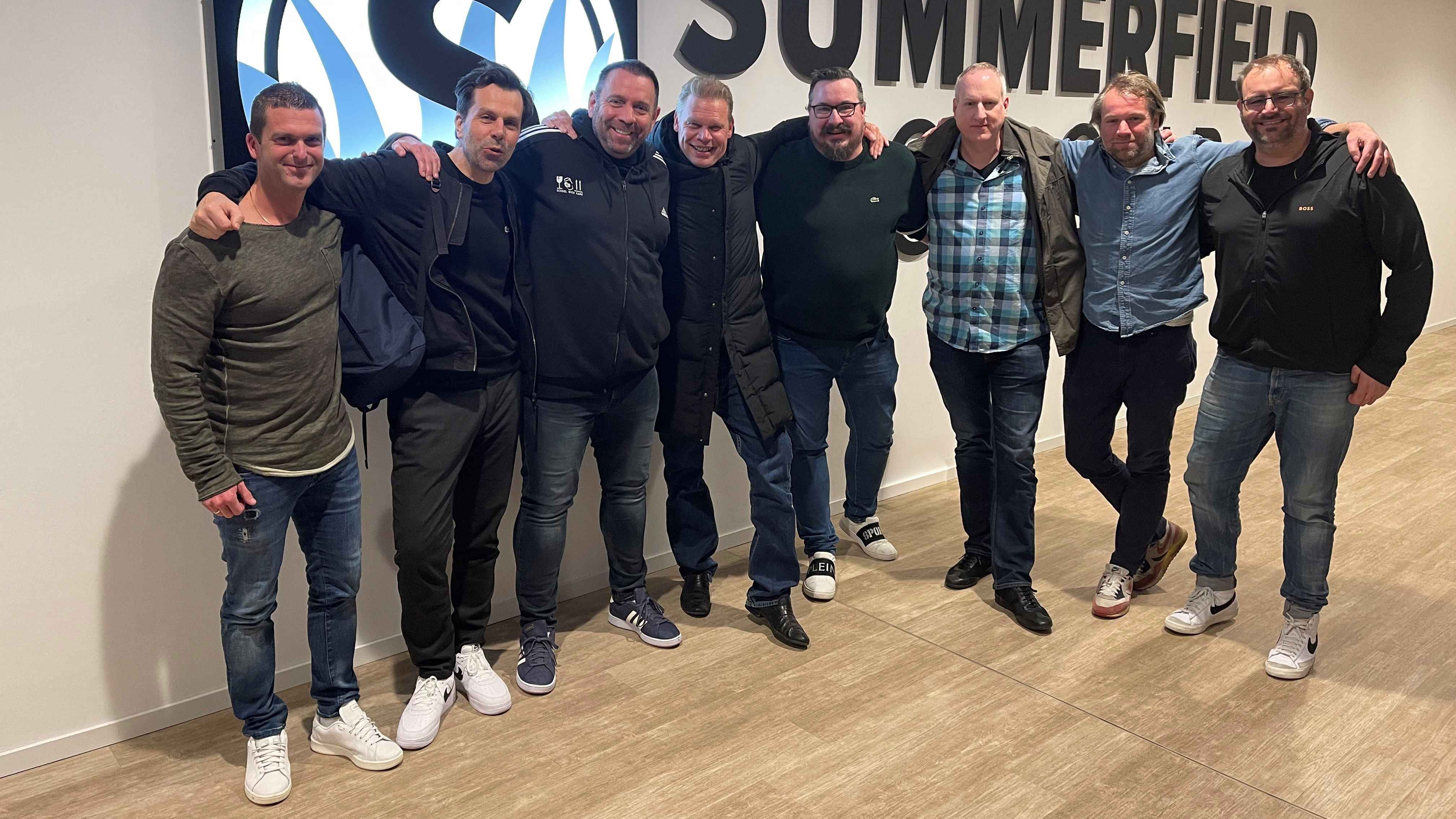 1d7ddd2f 58af 40d4 bfcd 163f10242637 Besiegelten ihre Partnerschaft (von links): Alex Thomas (Summerfield), Daniel Schmidt (Universal Music), Matthias Distel (Summerfield), Tom Bohne (Universal Music), Florian Apfl (Summerfie...