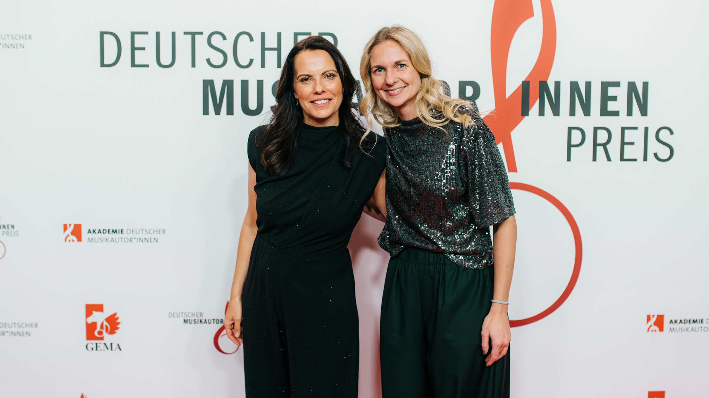 1d871685 b937 49c6 898c ae1ed6c36c72 Widmen sich beim DMAP den Hidden Champions der Musikbranche: Nadine Remus (links) und Anna Oberle, hier bei der Preisverleihung im Jahr 2025.