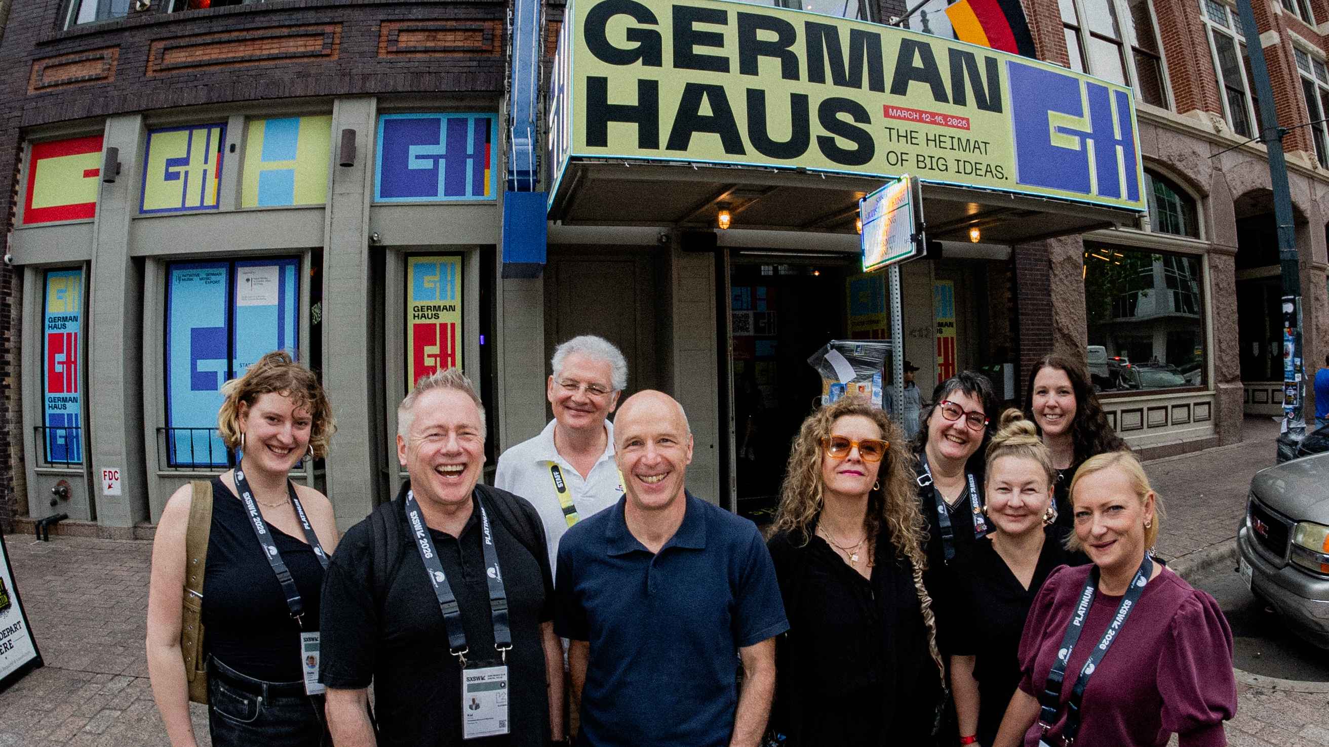 Vor dem German Haus in Austin (von links): Daisy Schübel (Initiative Musik), Kai Hennig (Generalkonsul Houston), Mirco Whitfield (SXSW), Markus Hatzelmann (Deputy Consul General Houston), ...