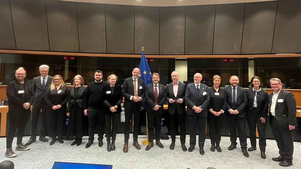 1da5b3a7 1882 4580 995d 05e32f0f63ac Sprachen über eine Verbesserung der Live-Beziehungen zwischen UK und EU: Rt Hon Ian Murray, Johannes Everke (BDKV), Anita Debaere (Pearle), Georg Haeusler (Director Culture, Creativity and...