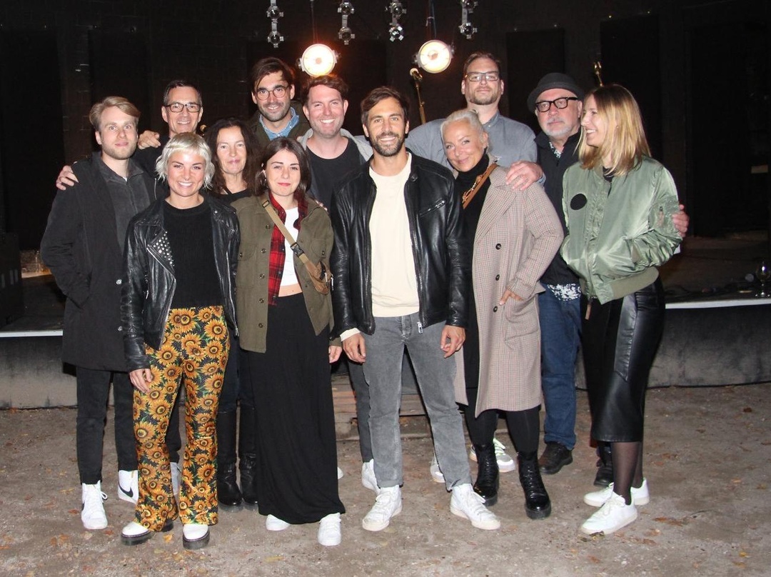 Trafen sich in Hamburg: Max Giesinger (Mitte) und sein Team