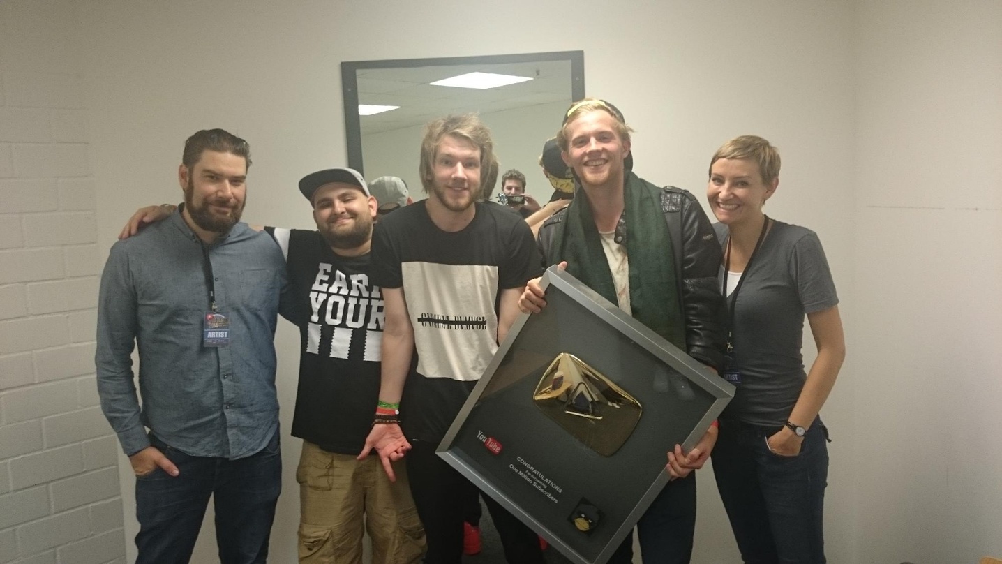 Backstage bei den VideoDays (von links): Tim Tilgner (Head of TV New Media/Witchkraft bei kick.management), Cengiz Dogrul, Jan Meyer (beide ApeCrime), Jonas Gloger (DJ von ApeCrime, im Spi...