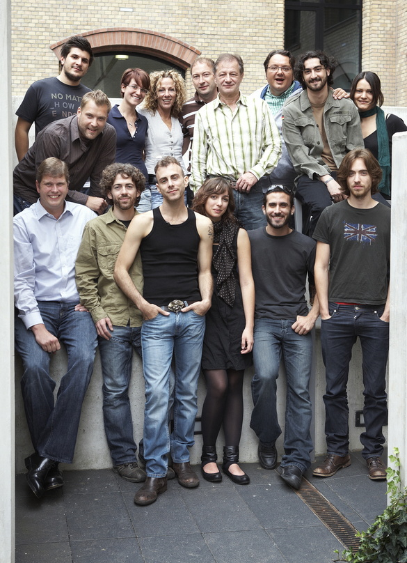 Neue Partner: Asaf Avidan & The Mojos und ihre Partner von Sony Music Columbia Berlin und KBK||Neue Partner: (hinten, v.l.n.r.) Mille Mlinski, Volker Mietke, Aischa Fingerhuth, Claudia Tre...