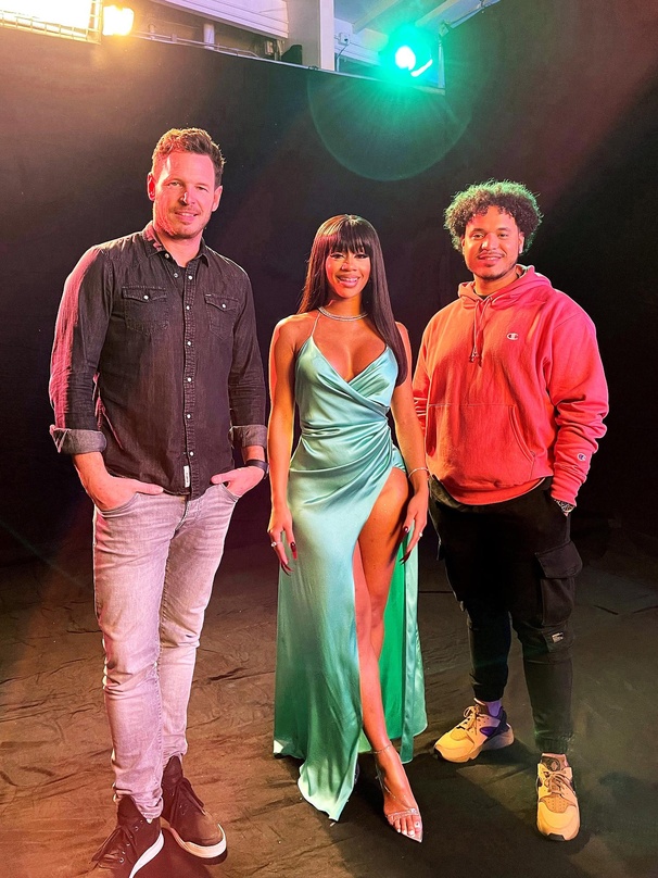 Besiegelten die Kooperation (von links): Thomas Elbracht (RTLzwei), Saweetie und Kendall Cousin (Director International Marketing Warner Music USA)
