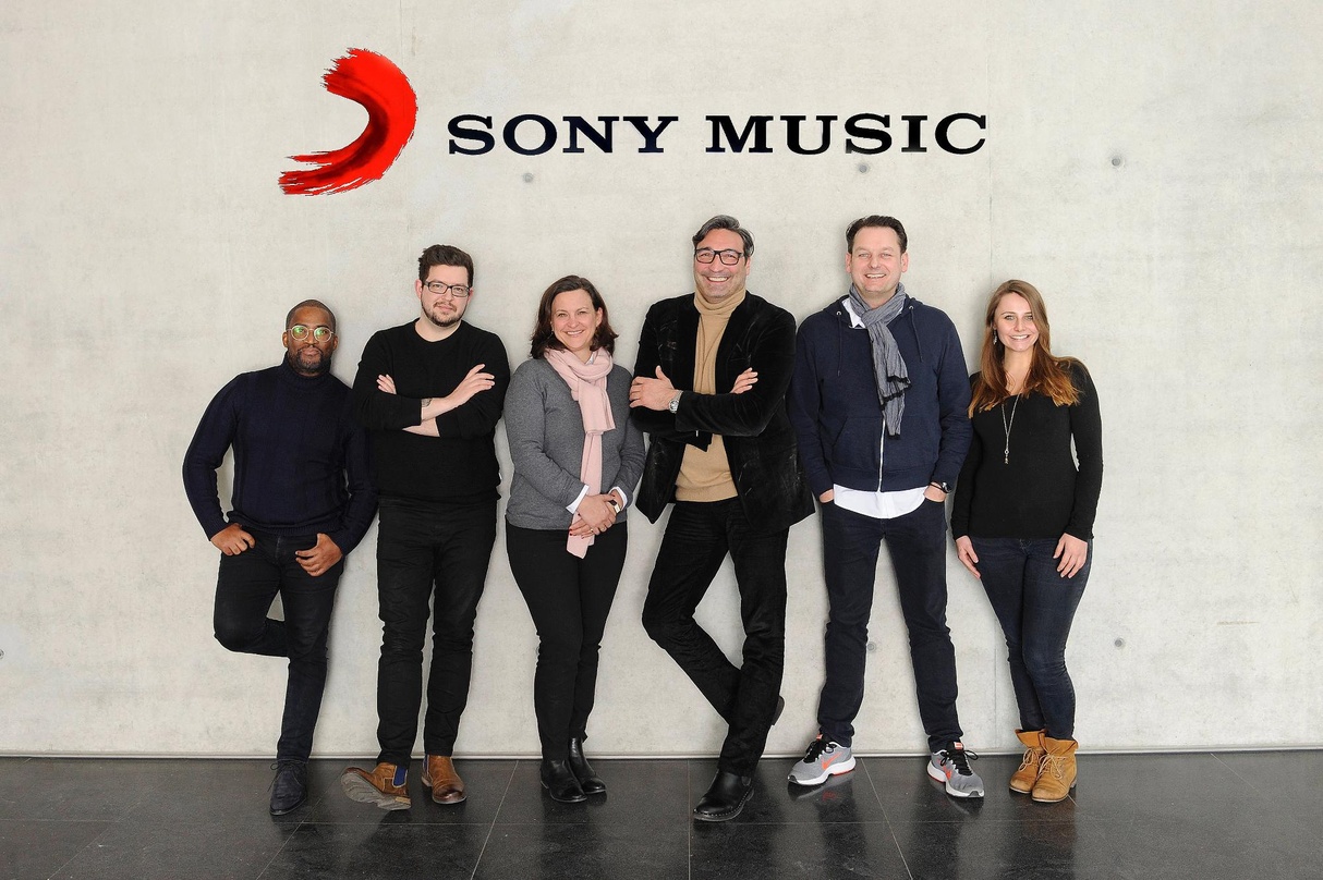 Neue Partner (von links): Errol Rennalls (Peppermint Jam), Kaan Karaismail (Kick-Media AG), Juliane Hormann (Peppermint Jam), Mousse T., Christian Stronczek und Valentina Poetters (beide S...