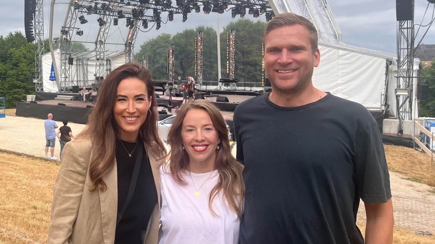 Neu formiertes Team (von links): Verena Krämer (kulturkraemer) das Booking der Liedermacherin Miss Allie, die im Bereich Management von Malte Lackmann (Live Artist Management) vertreten wird.