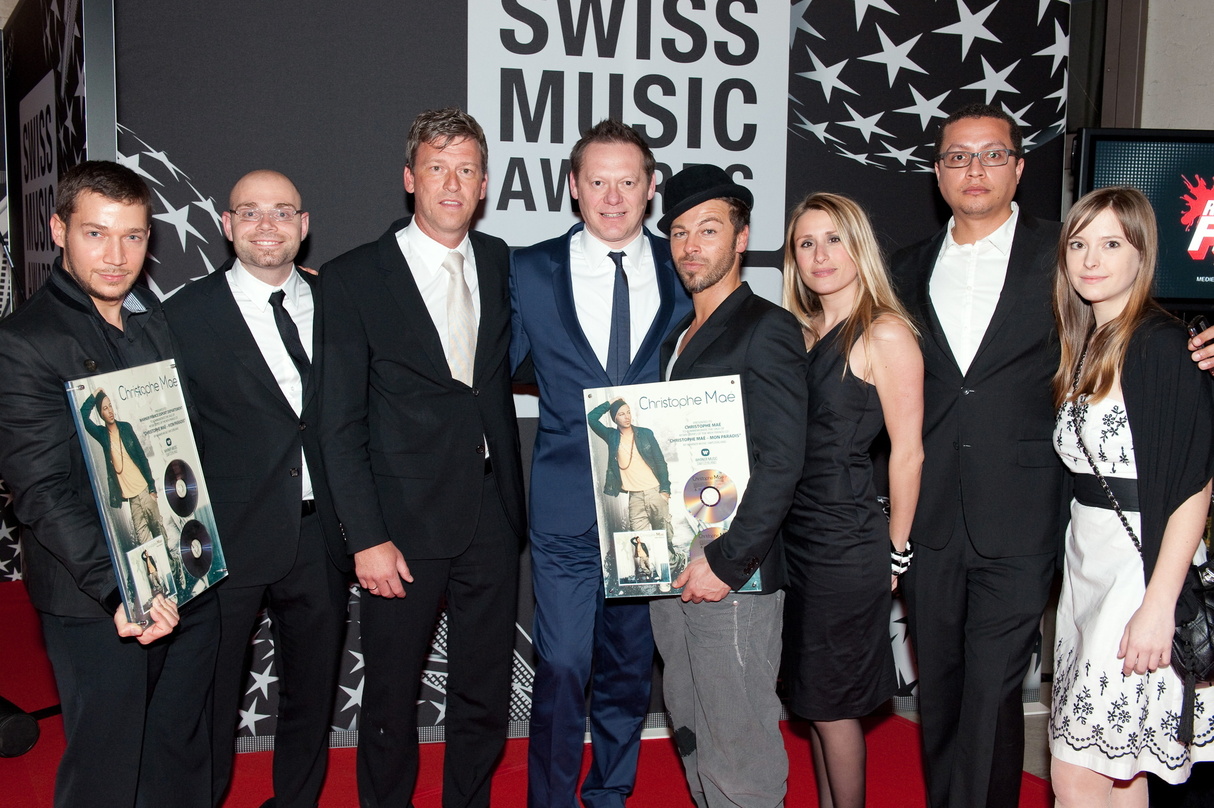 Feierten den Edelmetall-Erfolg bei den Swiss Music Awards: Warner und Christophe Maé||Zur Edelmetallverleihung trafen sich eine internationale Warner-Delegation bestehend aus (v.l.n.r.): A...