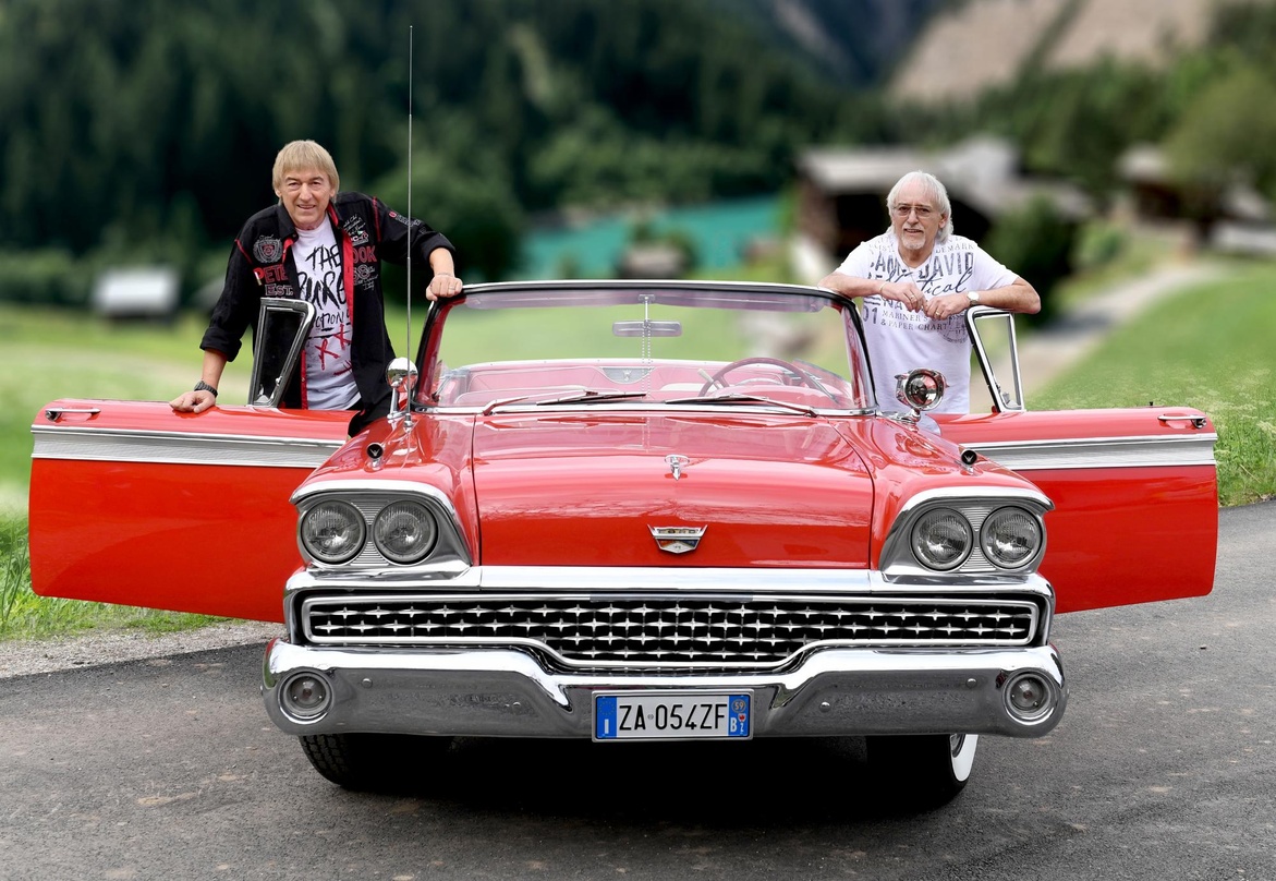 Feiern ihre elfte Nummer eins: die Amigos