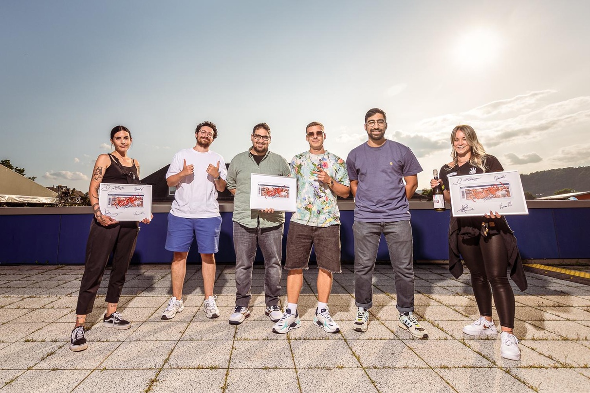 Bei der Award-Übergabe: Stand Up 44 und ihre Gratulantinnen