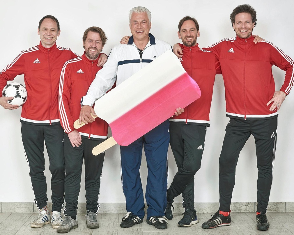 Werben zusammen für Eskimo: Die Band Heinz aus Wien und Toni Polster (Mitte)
