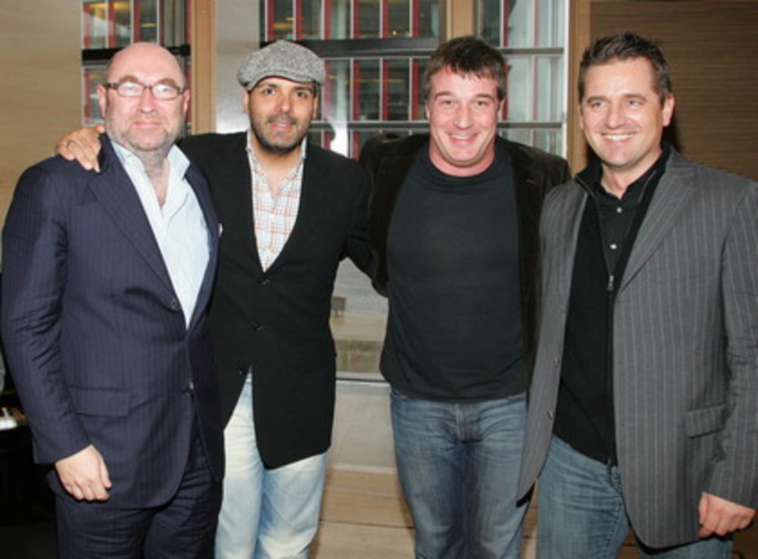 Vertrag verlängert (v.l.n.r.): Michael Haentjes, Jay Alexander, Marc Marshall und Joachim Harbich