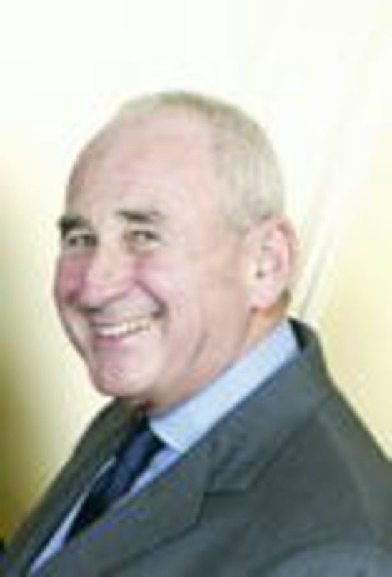 2096a2ac1b1b3d982df9086d94c6140619cb2d65041103bd6ea8bb6fa10334f7 Bleibt der IFPI treu: Jay Berman