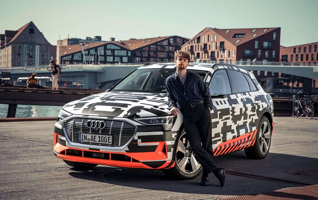 Bei der Präsentation des neuen Audi-Modells: der britische Sänger Tom Grennan