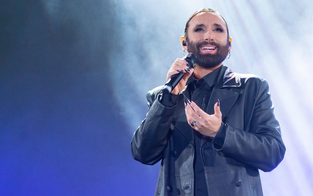Moderiert "Music Impossible" für das ZDF: Tom Neuwirth, hier bei einer Ukraine-Solidaritätskundgebung in Wien am 27. Mairth a.k.a. Conchita Wurst waehrend ihres Konzertes bei der YesWeCare...