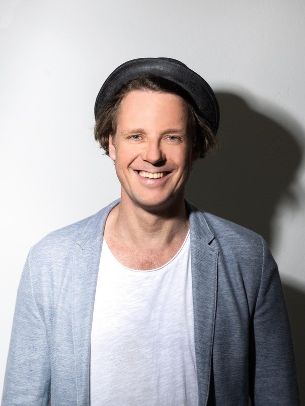 Verknüpft Hörbücher, Podcasts und Playlists: Nils Hollmann