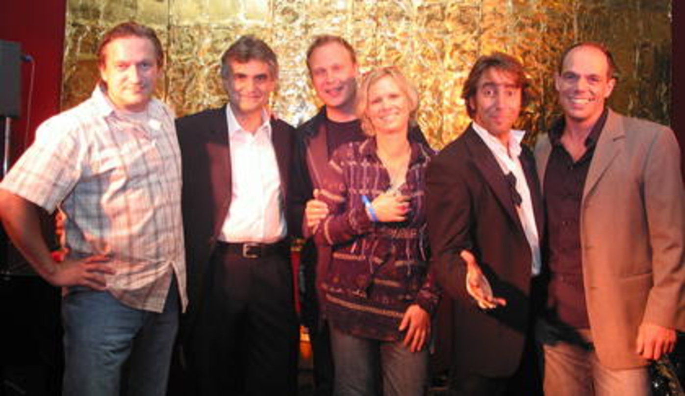 Boten "Göttliche Affairen" (v.l.n.r.): Texter Armin Pertl, Koch-Chef Franz Selb, die Produzenten Martin und Gabi Koppehele, Dieter Landuris und Ralf Schedler