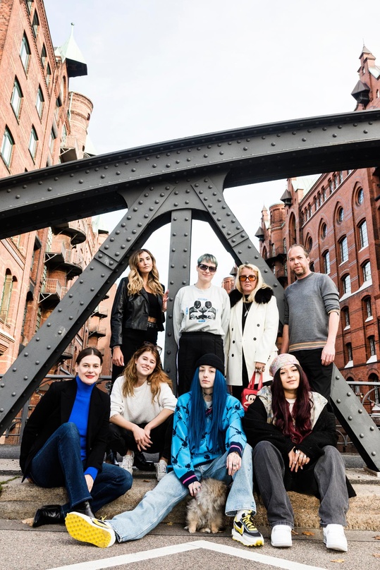 Trafen sich in Hamburg (oben, von links) Aylin Martin, Lisa Steinhäuser, Eleanor Hewitt und Fabian Drebes sowie (unten, von links) Doreen Schimk , Berenike Guilliard, Becks, Miza und Def