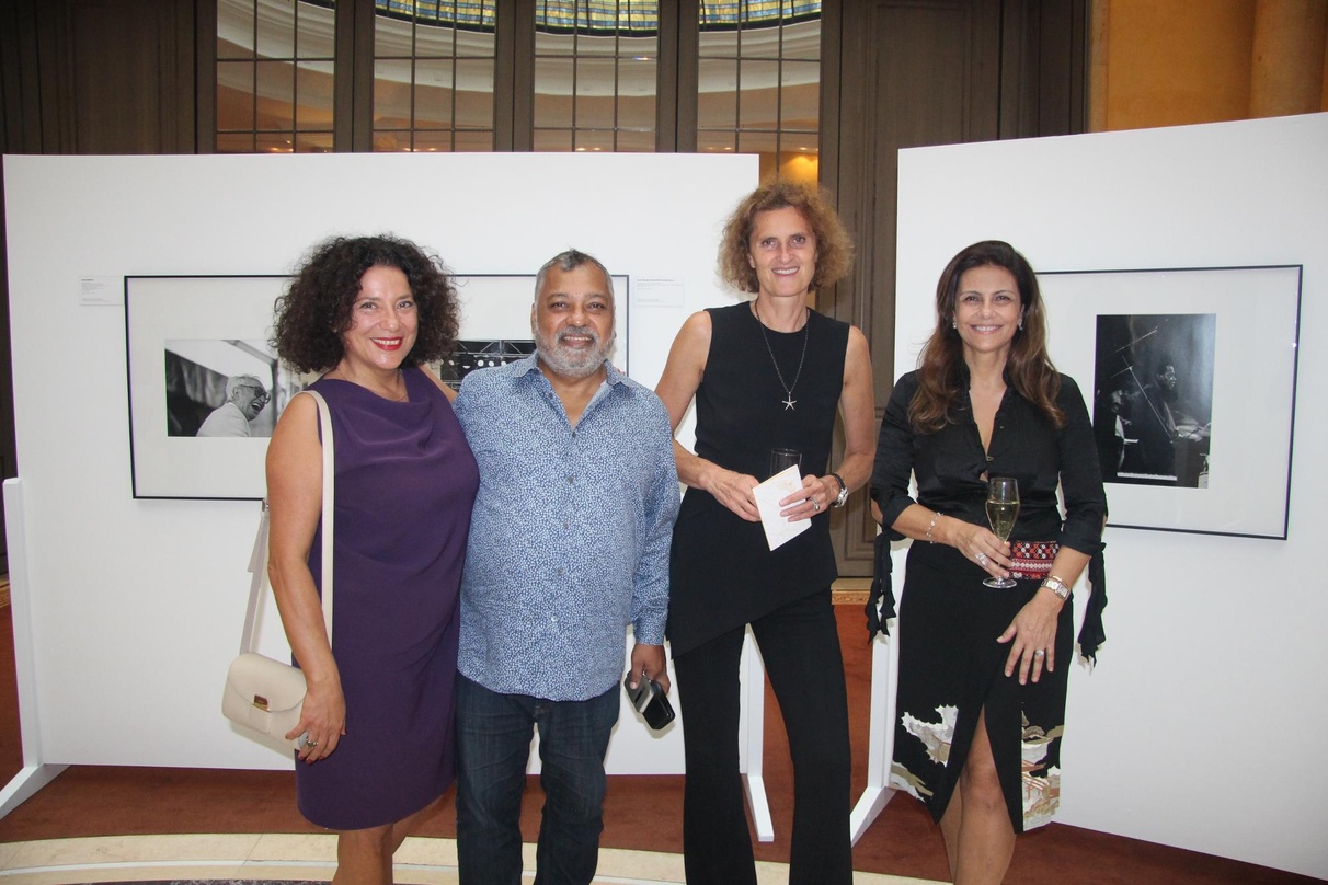 Eröffneten den Jazzsommer 2018 (von links): Katarina Ehmki (Booking), Jean-Paul Maunick (Incognito), Innegrit Volkhardt (Hotel Bayerischer Hof) und Fotografin Adriana Mateo