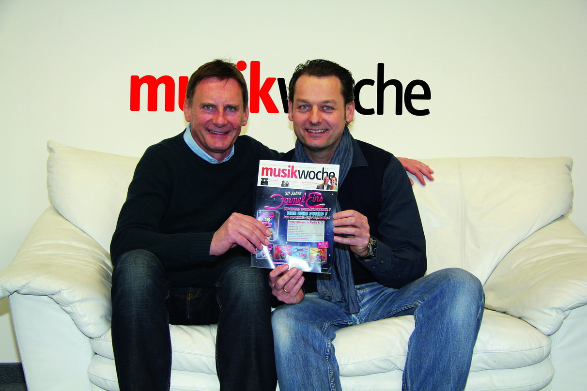 Stellten auf der MusikWoche-Couch die Jubiläumsaktion zu 30 Jahren "Formel Eins" vor: Peter Illmann (links) und Christian Stronczek (Senior Manager Catalog & Special Concepts Sony Music St...