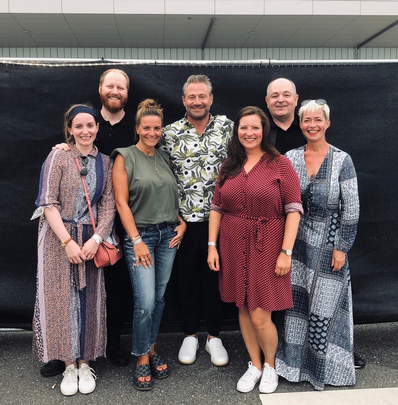 Arbeiten zusammen (hinten, von links): Timo Hoppen (Semmel Concerts), Sasha und Dieter Semmelmann (Semmel Concerts) sowie (vorn) Lisa Schein (Semmel Concerts), Julia Röntgen (Sasha Managem...