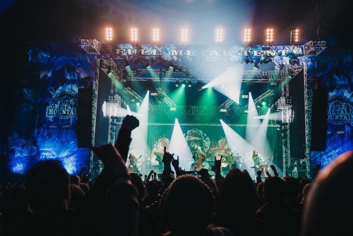 Eine der Festivalbühnen: das Full Metal Tent