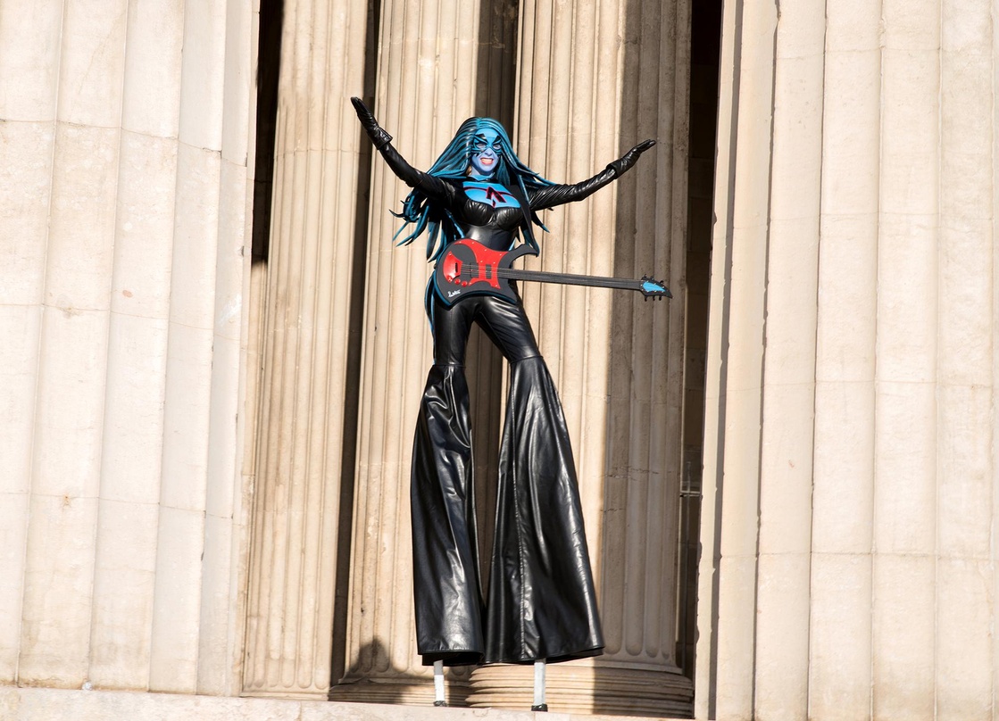 Verkündet die Rockavaria-Rückkehr: eine Metal-Fantasy-Gestalt auf dem Königsplatz
