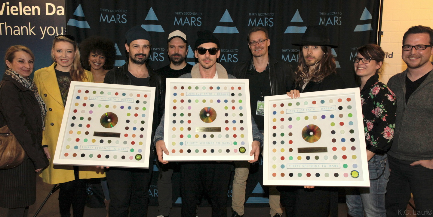 Bei der Edelmetallverleihung in Berlin: das Team von Universal Music International und Thirty Seconds To Mars
